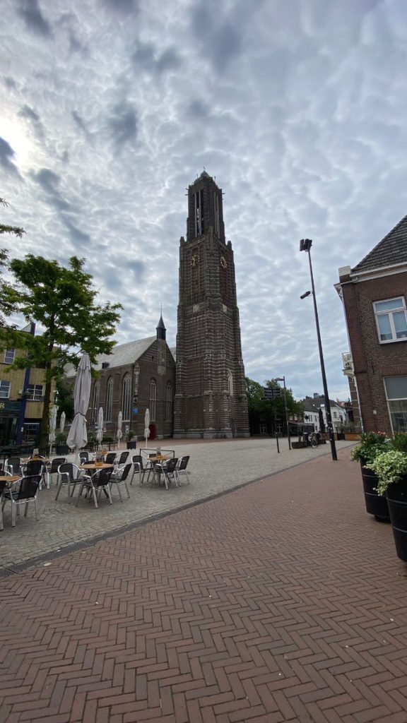 bezoek weert centrum kerktoren plein nederland limburg
