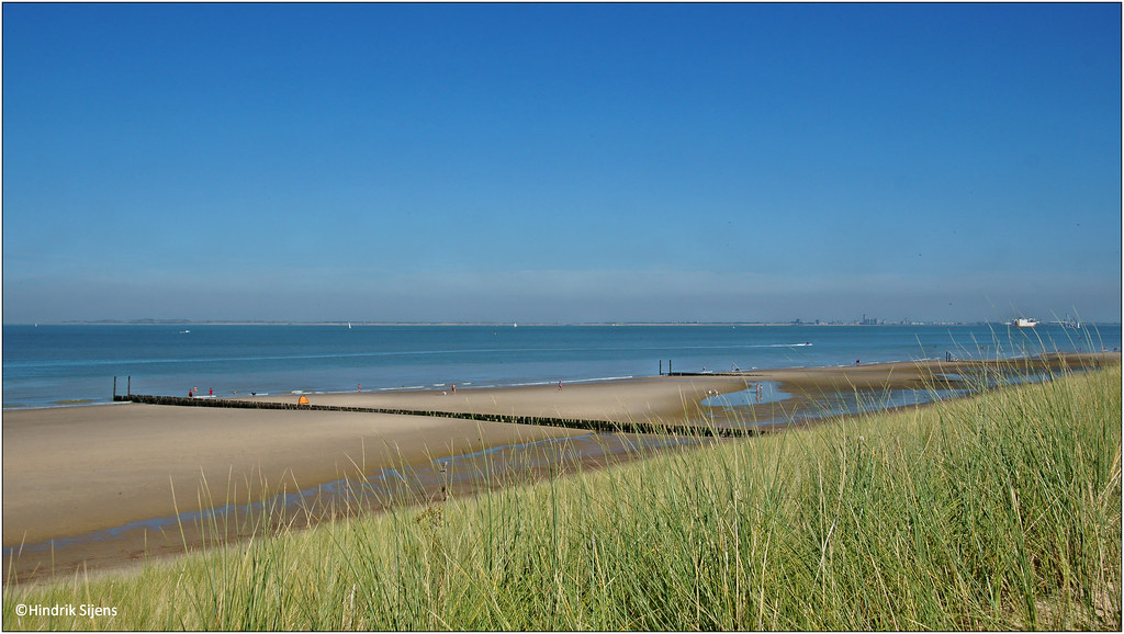 vakantie zeeuws vlaanderen strand duinen zee helmgras