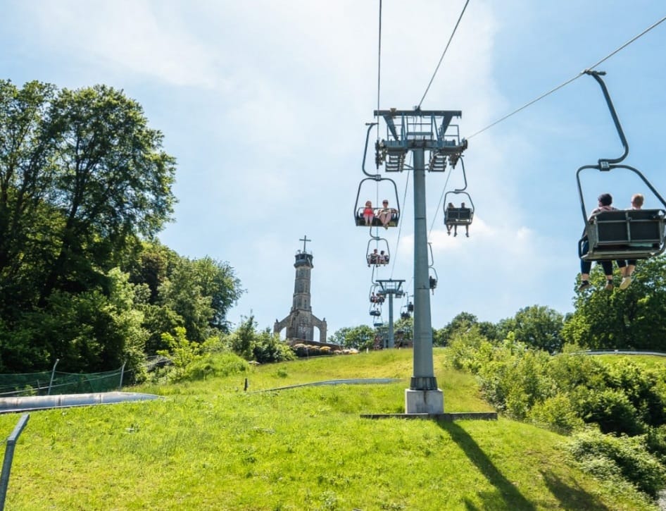 kabelbaan in heuvellandschap heuvels limburg valkenburg