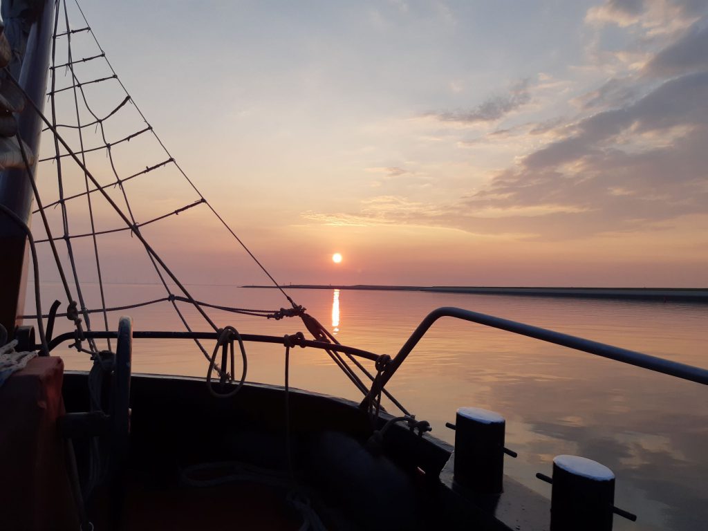 leuke kinder uitjes zeeland zee zonsondergang boot