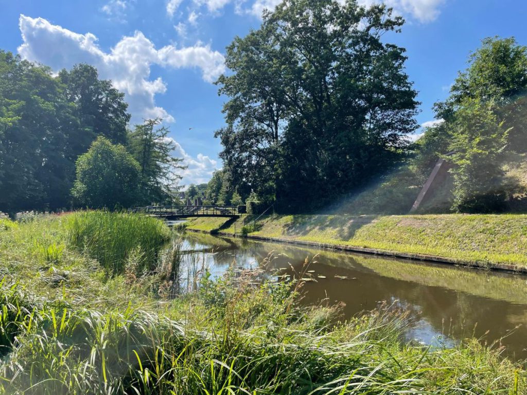 stadswal met water