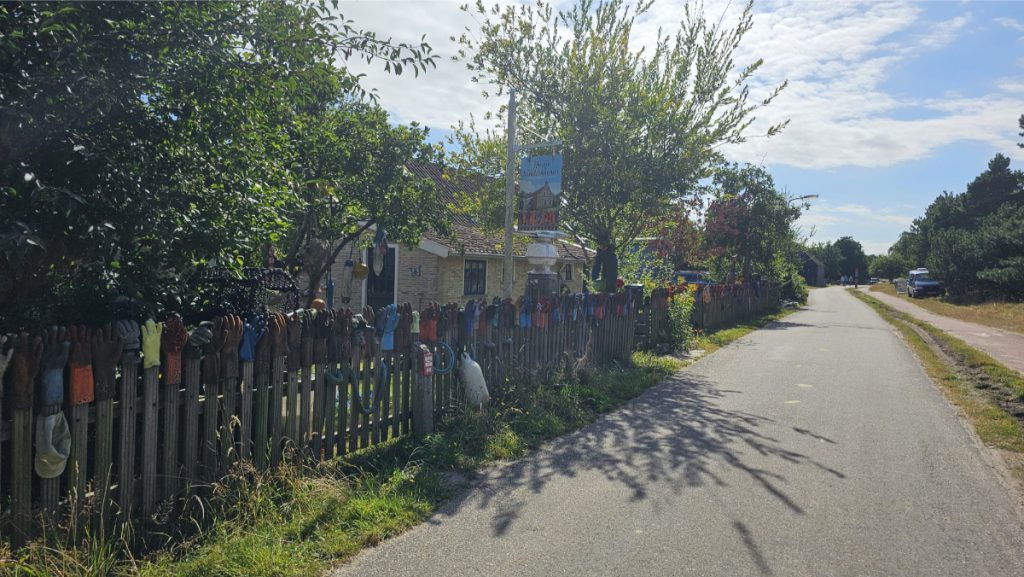 Huisje met de handschoenen Hoorn Terschelling