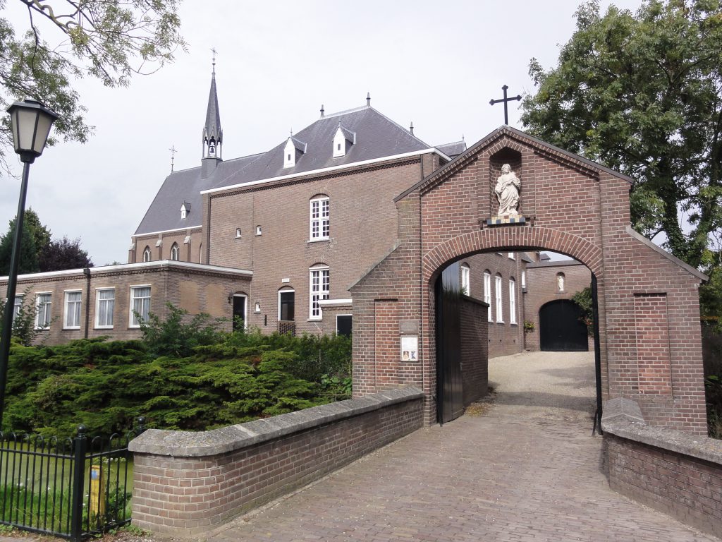 Megen rijksmonument 28513 Clarissenklooster, Clarastraat 2