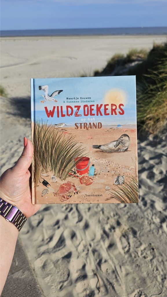 wildzoekers op het strand waddeneilanden